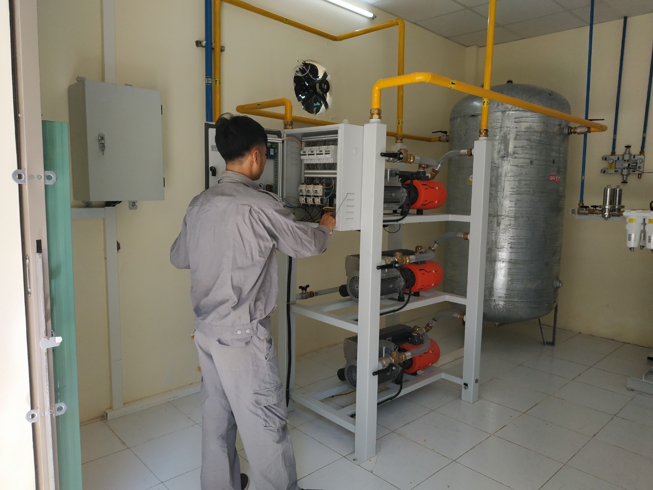 Thi công tại bệnh viện dã chiến TPHCM 3